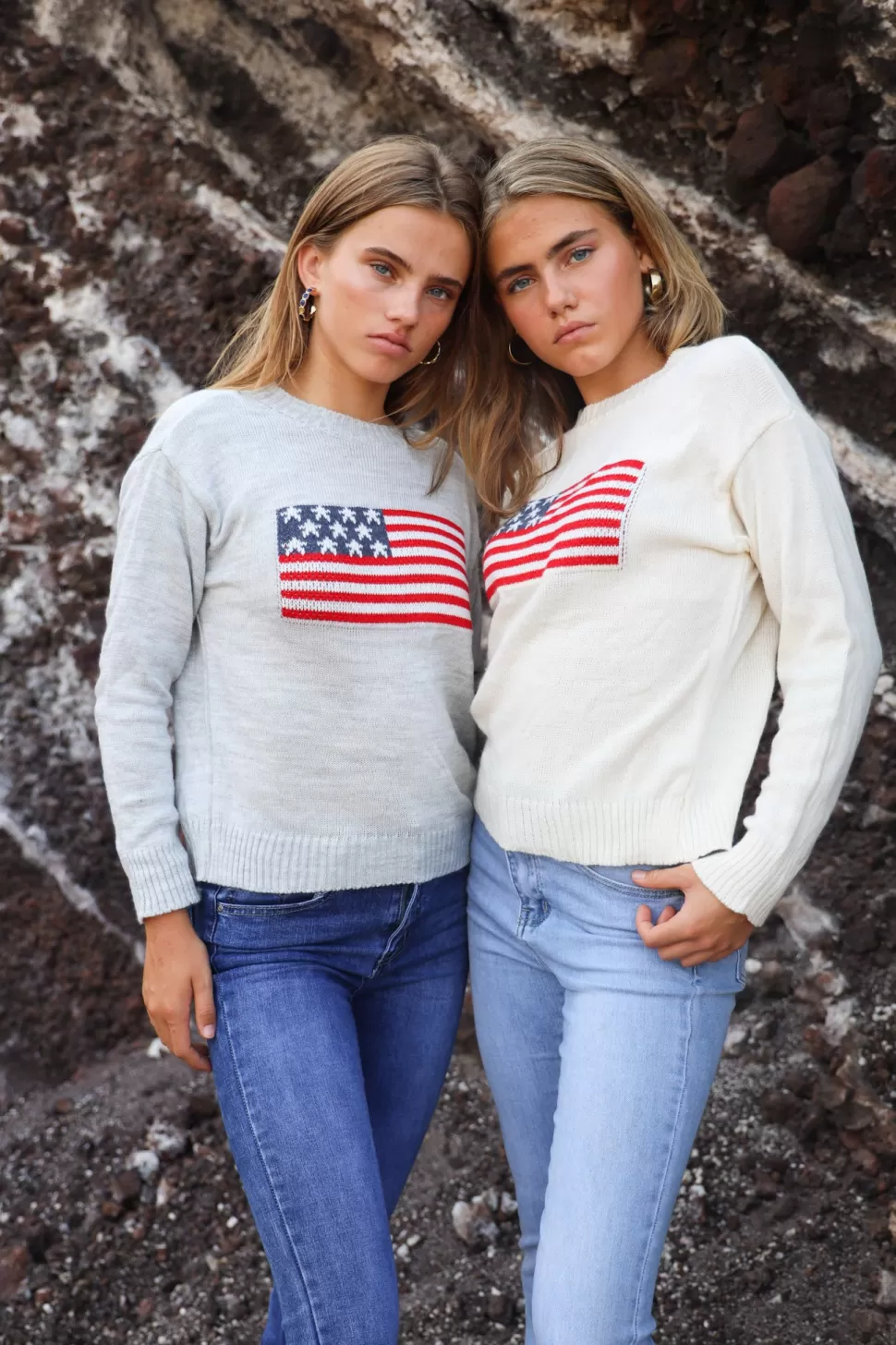 pull_drapeau_gris_3.webp Pull "Drapeau" Gris*Meet Me There Online