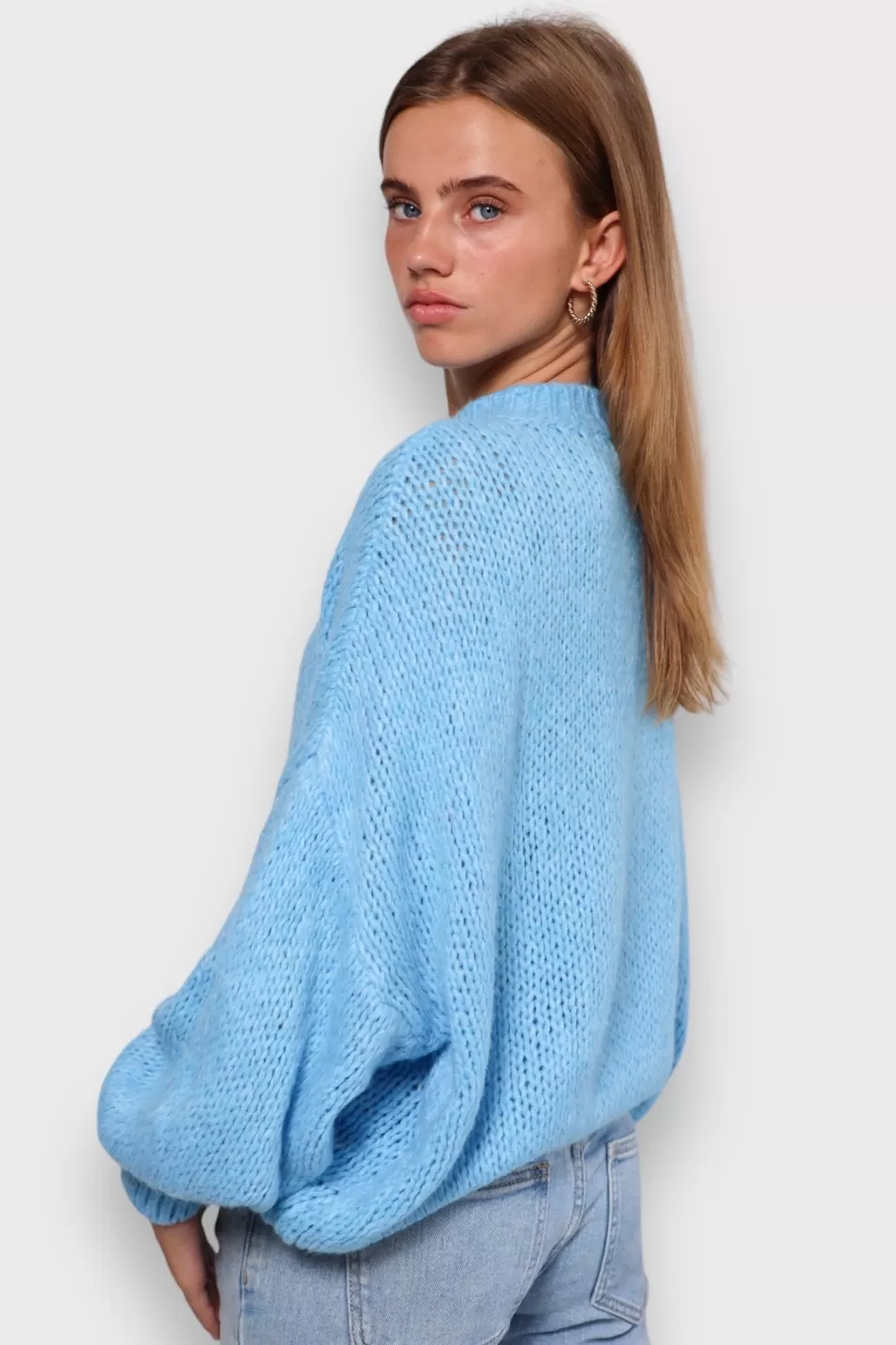 pull_gardezmoi_au_chaud_bleu_2.webp Pull "Gardez-Moi Au Chaud" Bleu*Meet Me There Shop
